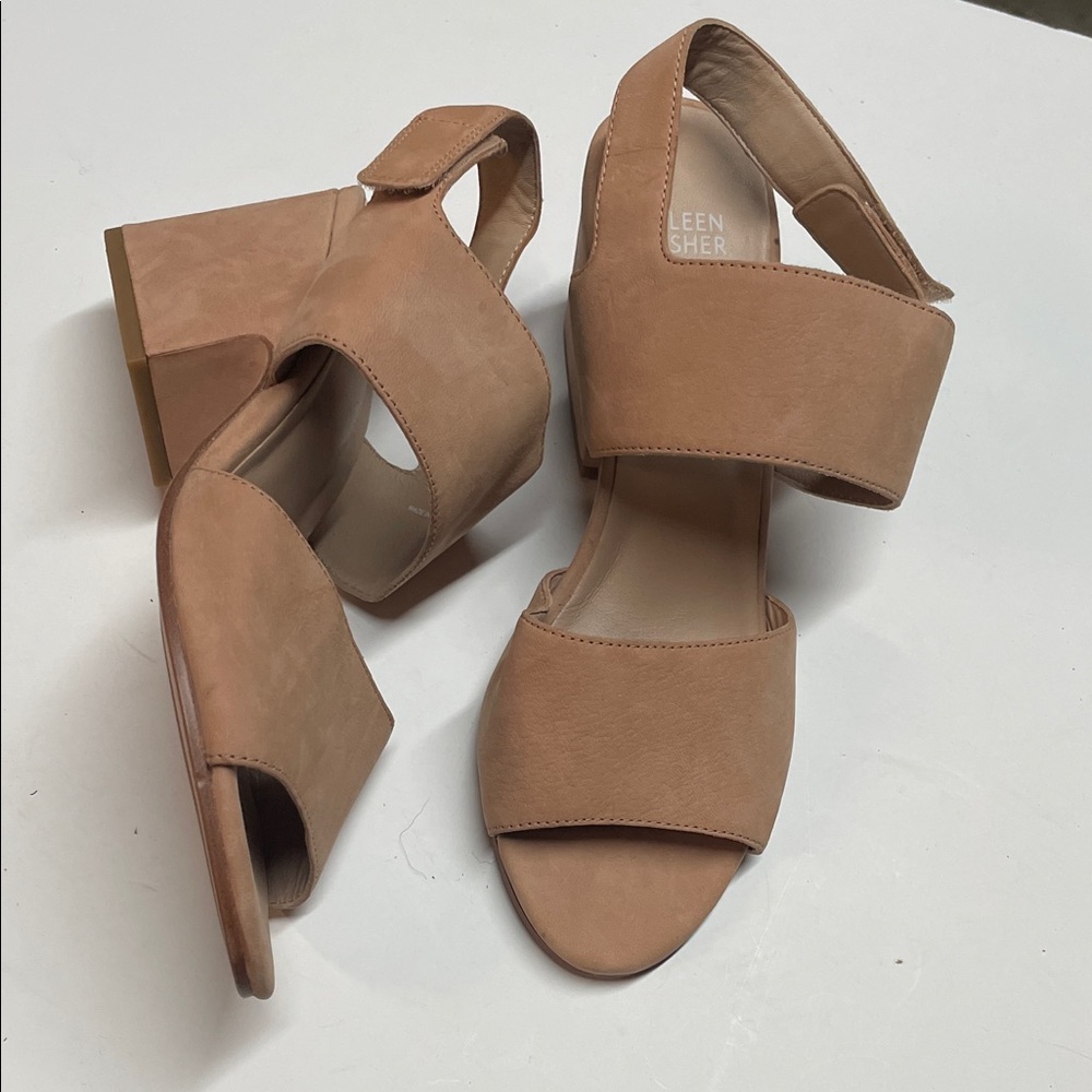 Eileen Fisher tan Finn Sandals, New without box, size 9